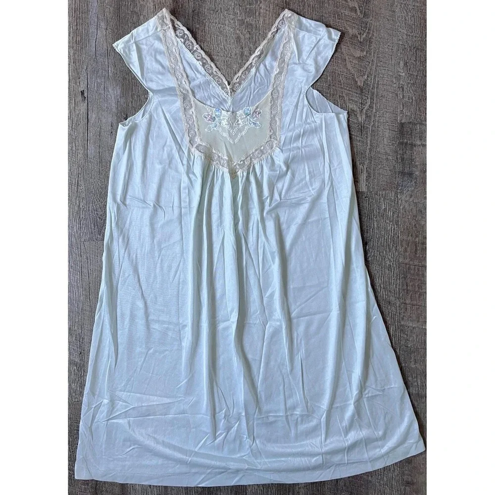 Vintage‎ Light Green Nightgown lace embroidery Size S cottagecore shabby chic
